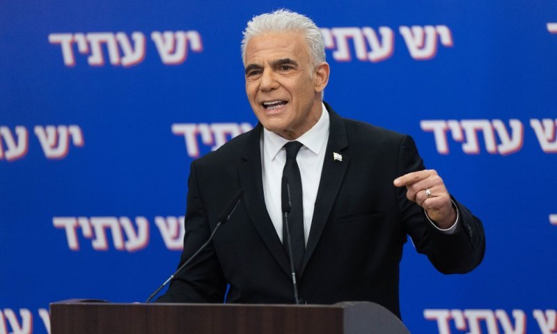 לפיד בהצעת אי אמון: "נעזור למלחמה אבל נילחם בהפיכה"