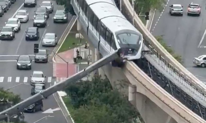 ברזיל: זרוע עגורן קרסה על מסילת רכבת עילית | מפעיל העגורן נפצע קשה