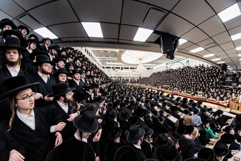 בחצרות סאטמר