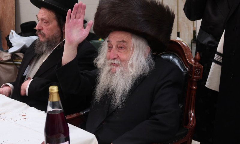 השטריימל החדש שנראה בחתונה: חתונת נכד הגרי"ד טורצ'ין