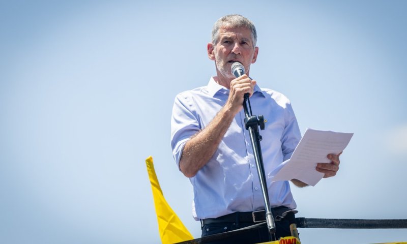 יאיר גולן פותח את שערי המפלגה: מובילי מחאה ואח חטוף שנרצח