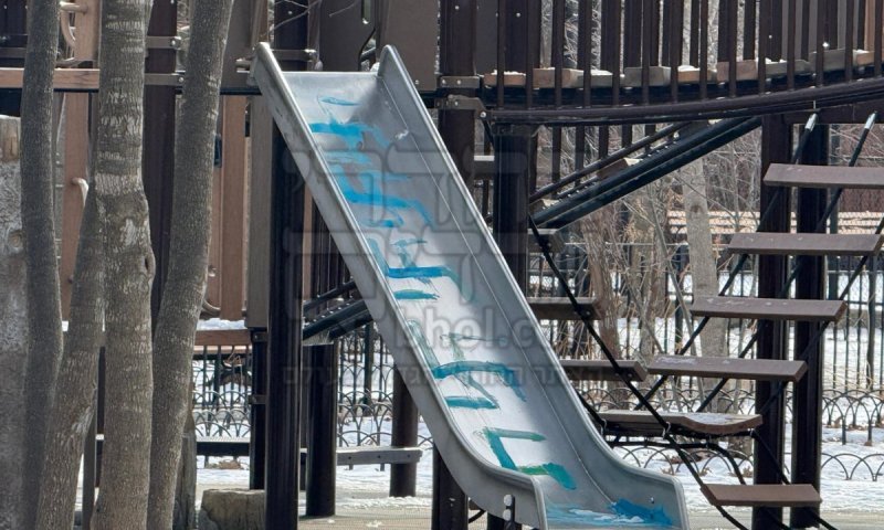 57 צלבי קרס בלב בורו פארק: ונדליזם אנטישמי מזעזע בפארק גרייבסנד