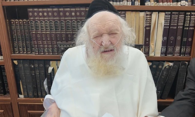 הסוד שנחשף בחדר הקודש: מדוע הבטיח פוסק הדור את שטר הפרנסה דווקא בל"ג בעומר?