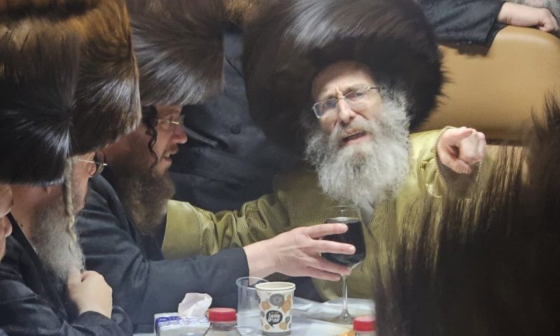 מה חיפש המשפיע רבי מיילך בידרמן בסוכתו של סגן ראש העיר?