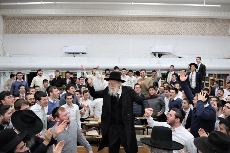 באדיבות המצלם