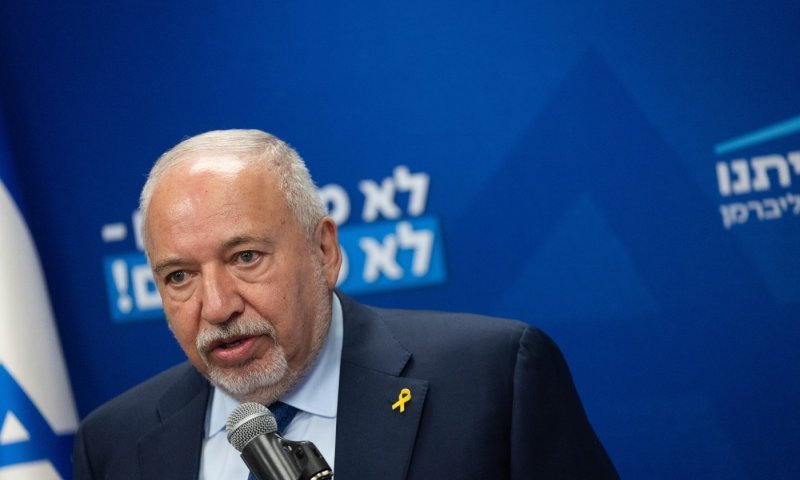 ליברמן מאשים: מחבלי נוחב'ה היו קרובים לגדר - הממשלה לא נתנה לתקוף