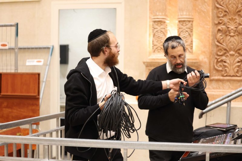 משה גולדשטיין, א. איזנבאך וארי קופרשטוק.