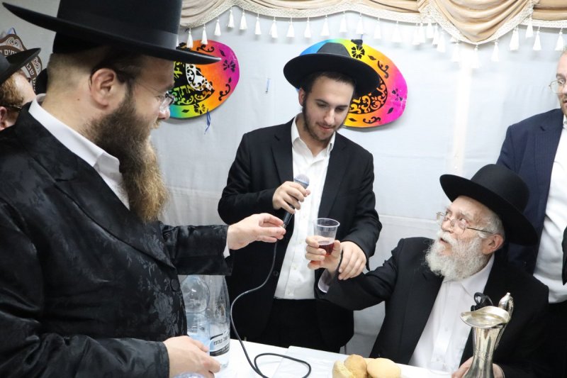 באדיבות המצלם