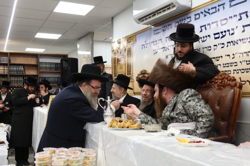 באדיבות המצלם