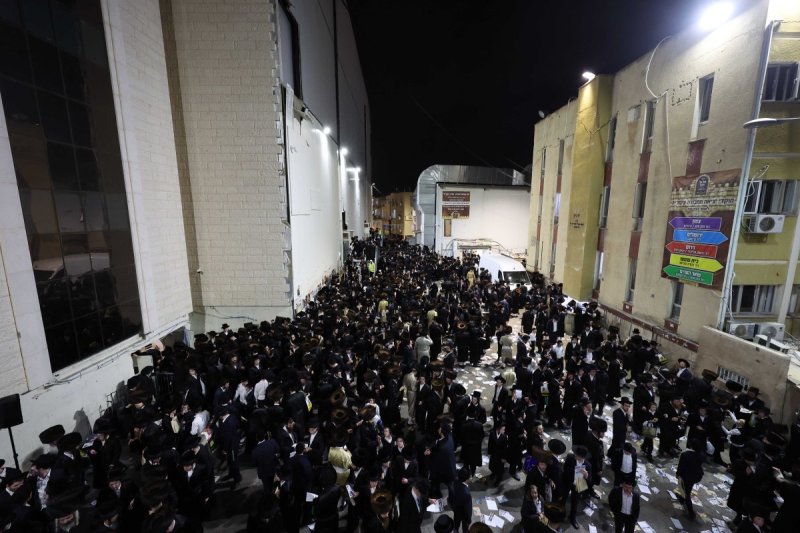 משה גולדשטיין, א. איזנבאך וארי קופרשטוק.