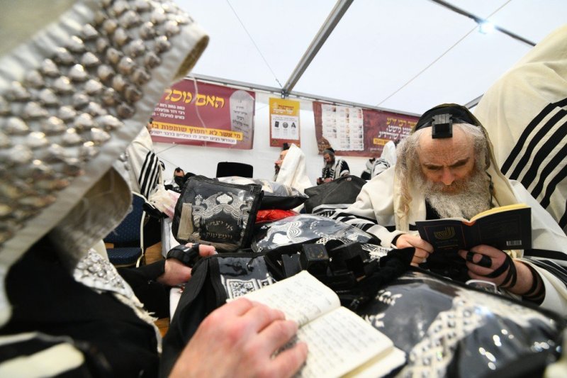 ארי קופרשטוק - פולין