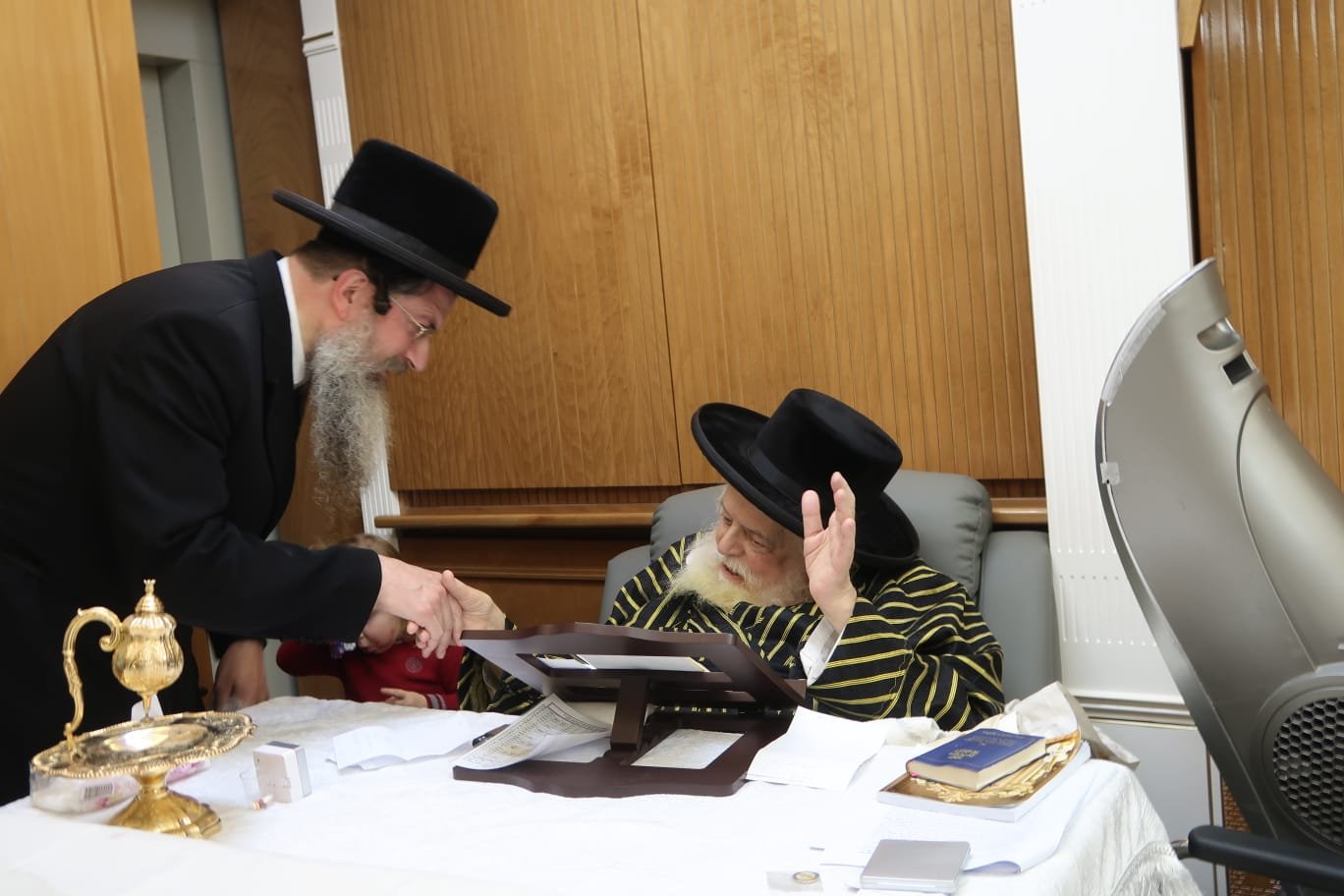 באדיבות המצלם