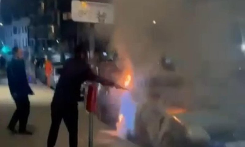 ארגון איסלאמי לקח אחריות: רעולי פנים הציתו רכב בשכונה החרדית ונמלטו