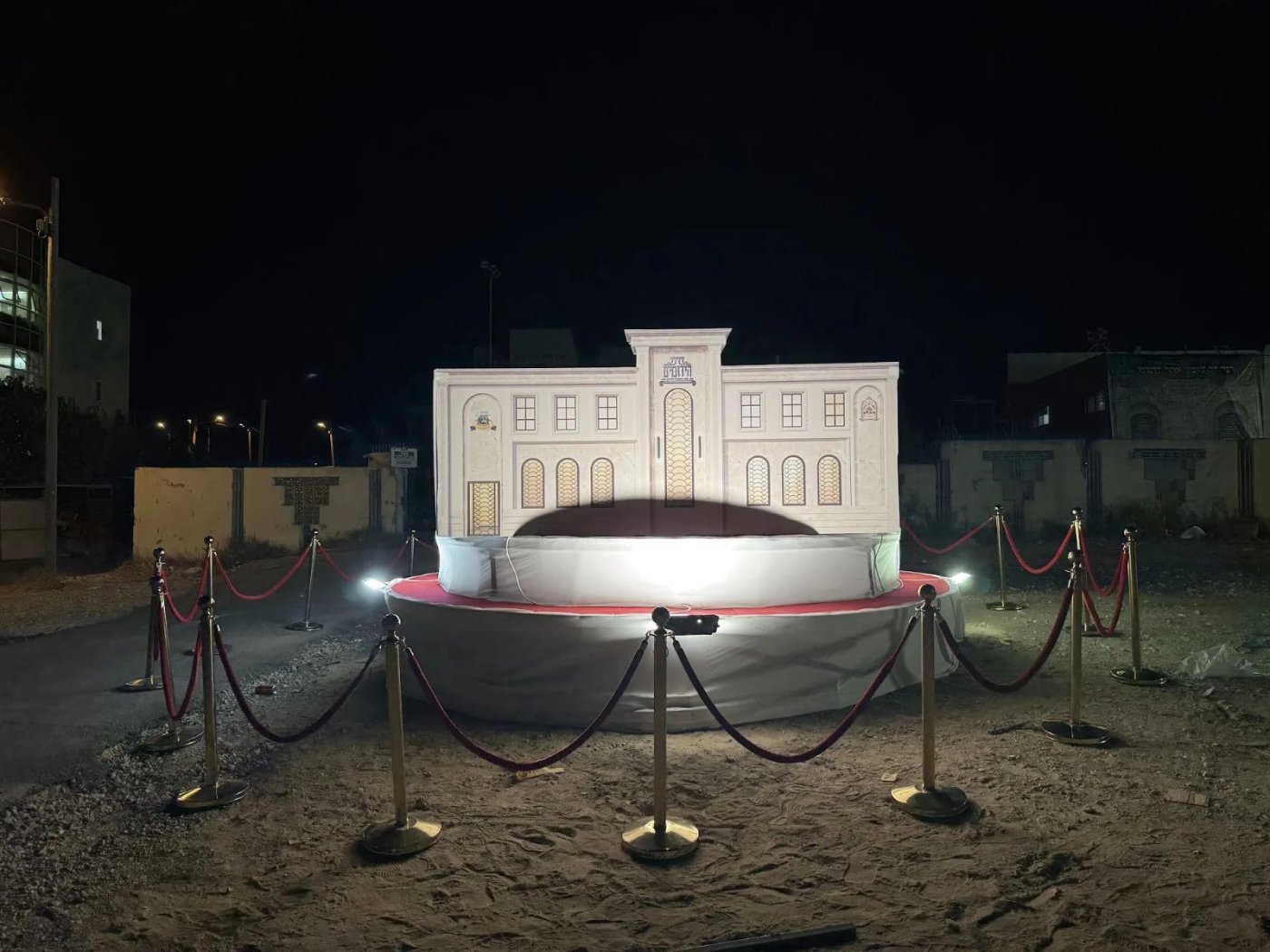 באדיבות המצלם