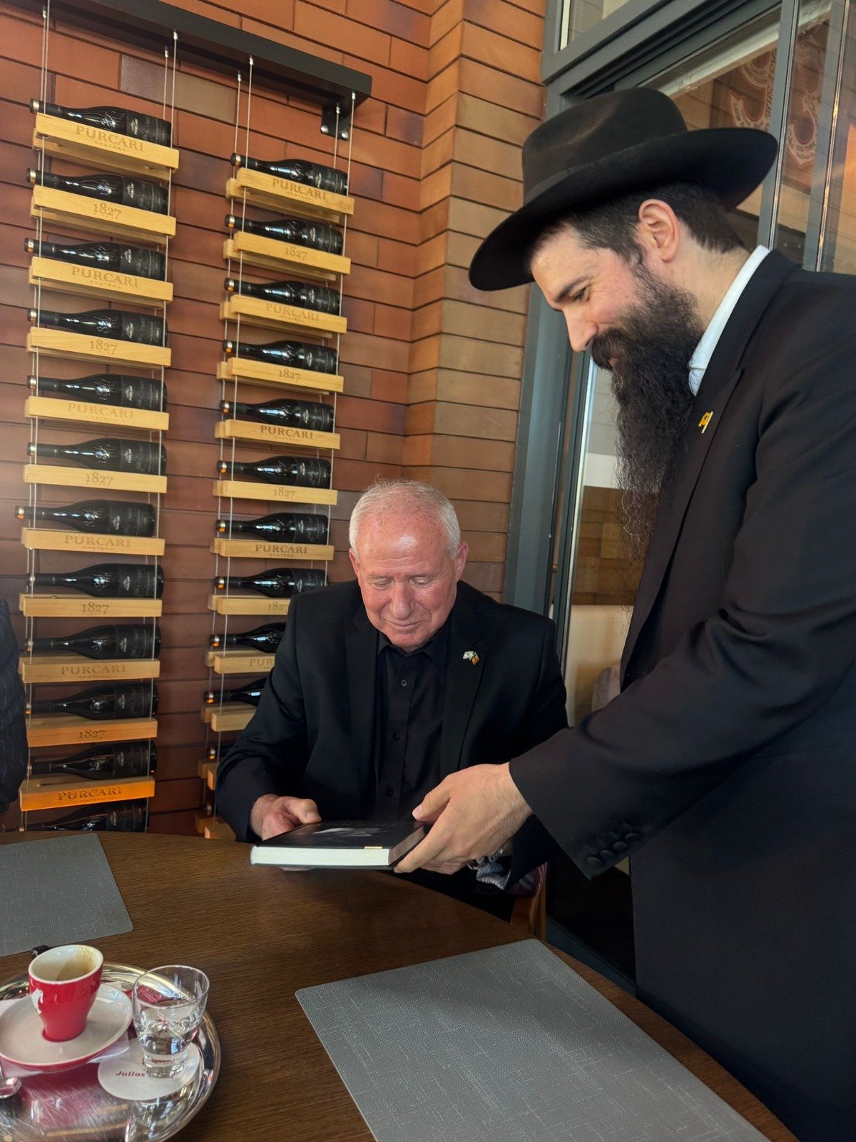 באדיבות המצלם