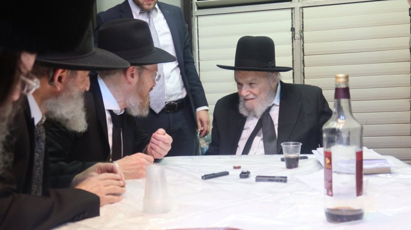 באדיבות המצלם