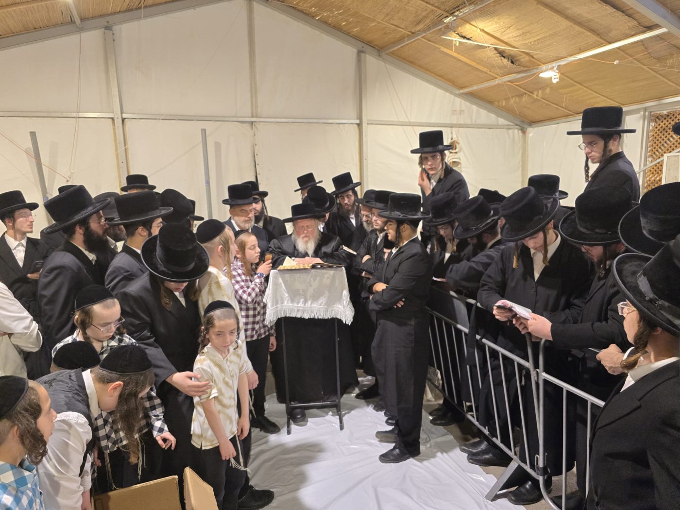 באדיבות המצלם