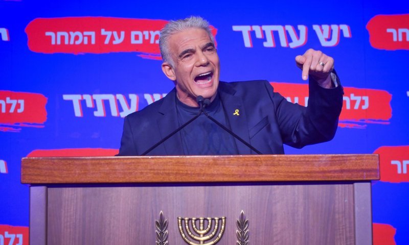 הקואליציה מקדמת: ביטול עבירת מרמה והפרת אמונים - עימות חזיתי עם האופוזיציה