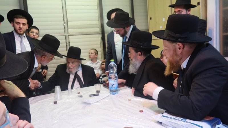 באדיבות המצלם