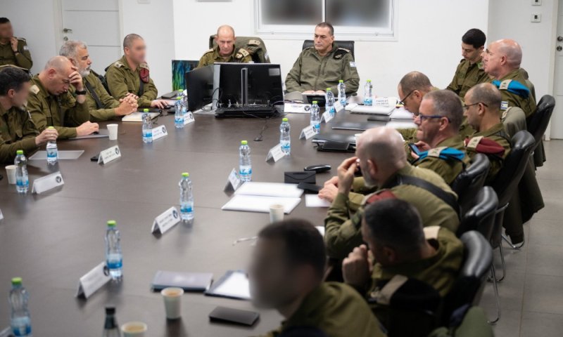 סביבת יו"ר ועדת החוץ והביטחון נגד הרמטכ"ל: &ldquo;מספק תחמושת לאויבנו"