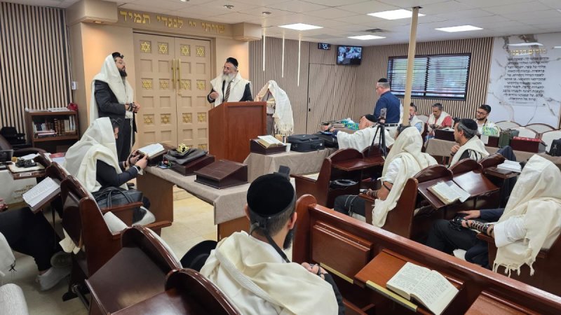 באדיבות המצלם