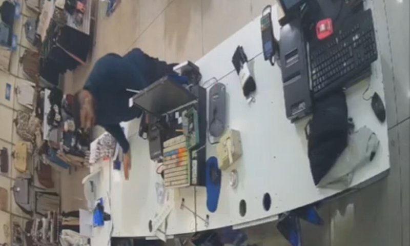 אירוע חריג: שני ערבים רכשו ציציות וחליפות בבני ברק - נפתחה חקירה