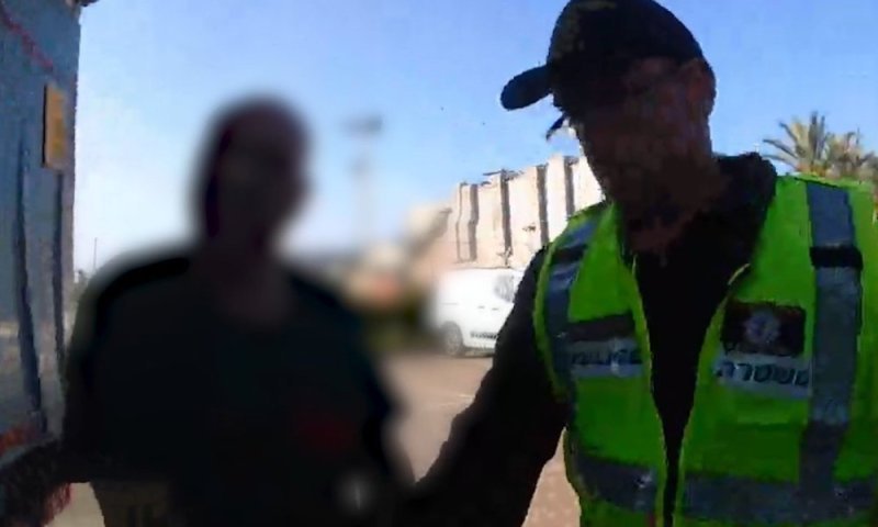 נהג המשאית סירב לעצור, ניסה להימלט רגלית ונתפס לאחר מרדף