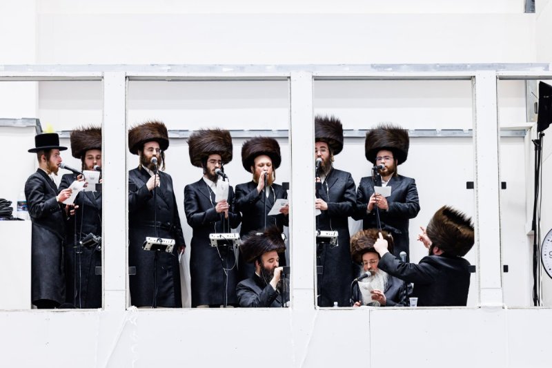 האחים לאנטשעווסקי, אברומי בלום, ואייזיק י.