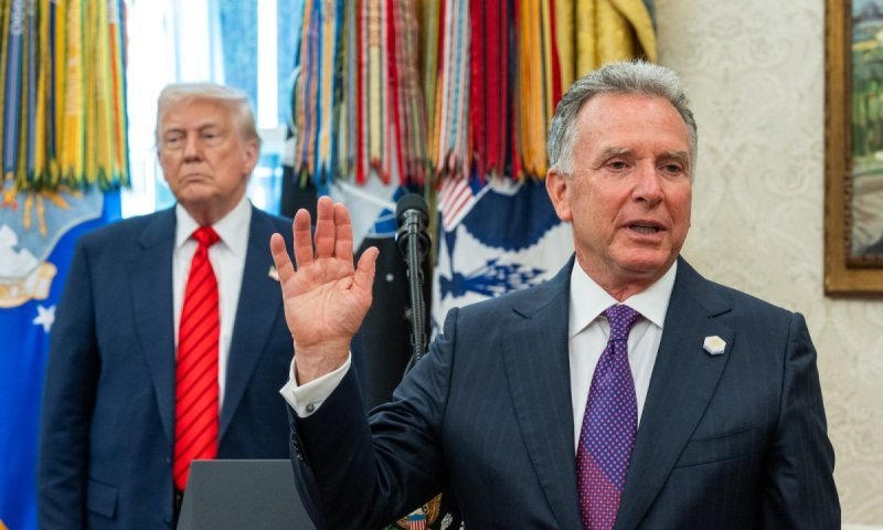 על סף מכות: עבאס עראקצ'י וסטיב וויטקוף נקלעו לוויכוח, כמעט הפך לפיזי