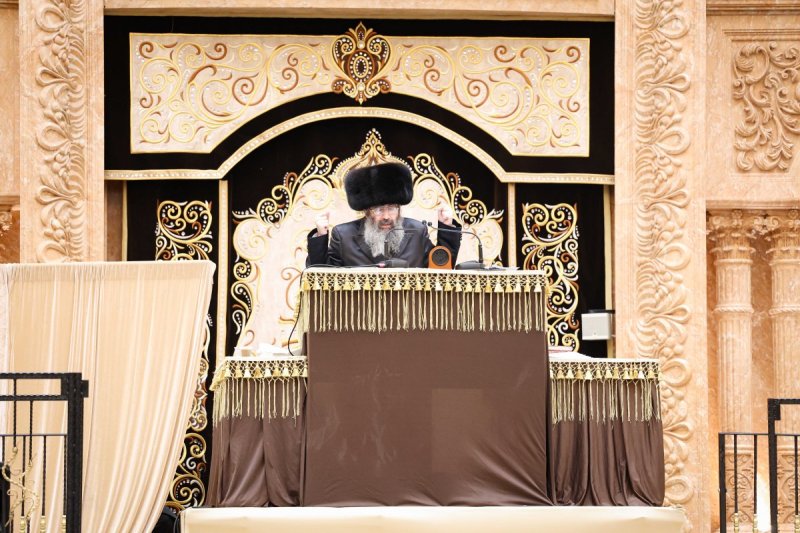 משה גולדשטיין, א. איזנבאך וארי קופרשטוק.