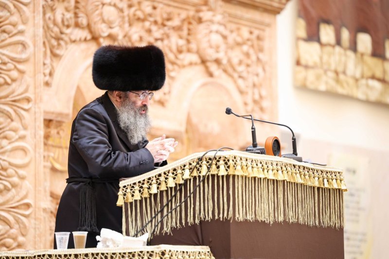 משה גולדשטיין, א. איזנבאך וארי קופרשטוק.