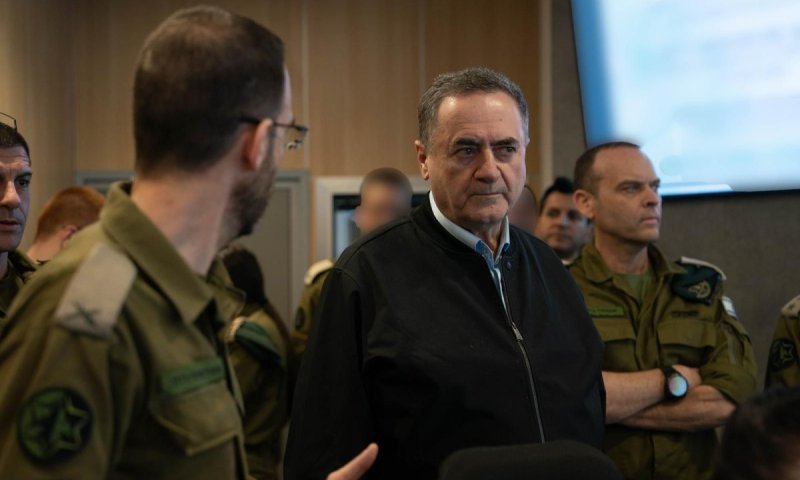 שר הביטחון: "יוצרים תנאים לעם האיראני - שיעיף את השלטון"