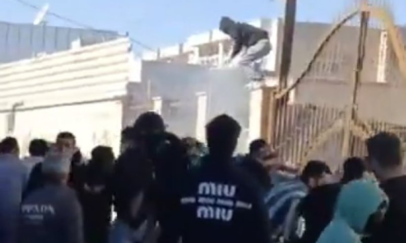 &ldquo;יחי השאה&rdquo;: המחאות באיראן הופכות לקריאה גלויה להפלת המשטר