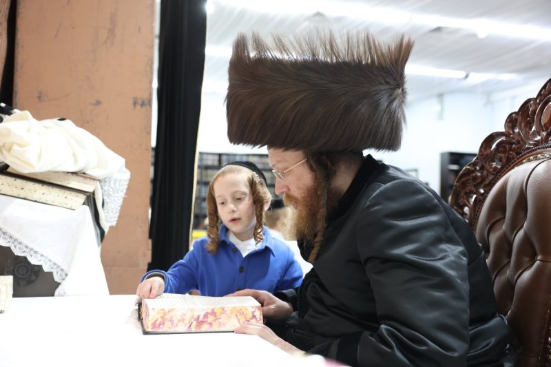 באדיבות המצלם