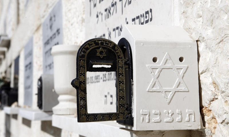 המעמד המרטיט שהפך לנדר: האם כבר קיימתם את הבטחת 'יזכור' של חג השבועות?
