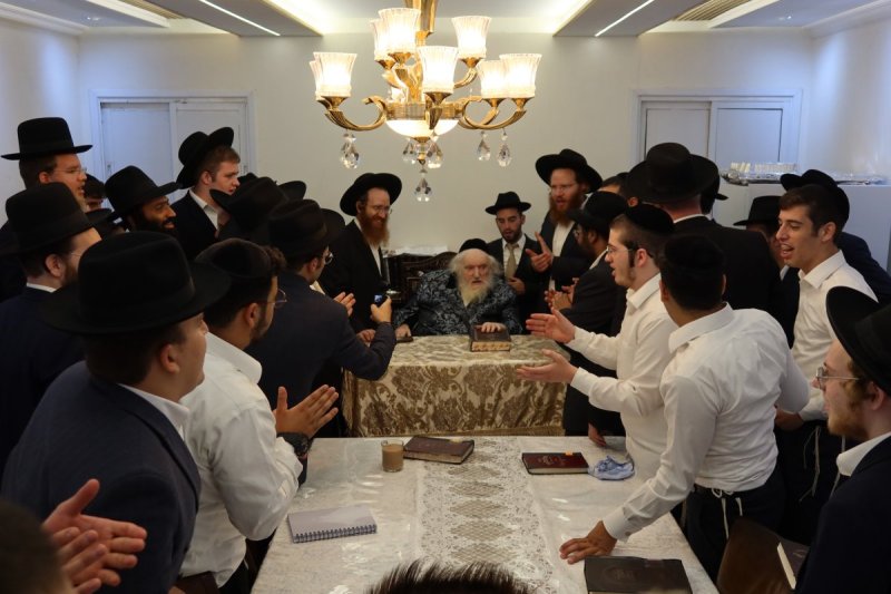 באדיבות המצלם