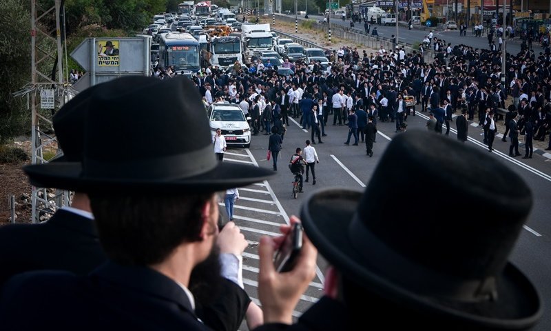 חסימות בכביש 4 ועומסי תנועה כבדים באזור בני ברק: היערכות למחאת 'הפלג הירושלמי'