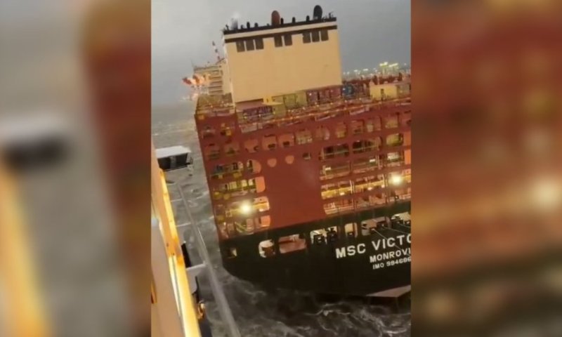 דרמה ימית בגרמניה: אוניית נוסעים ענקית התנגשה באוניית מכולות 
