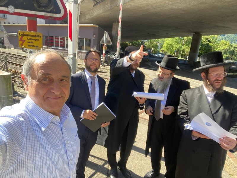 באדיבות המצלם