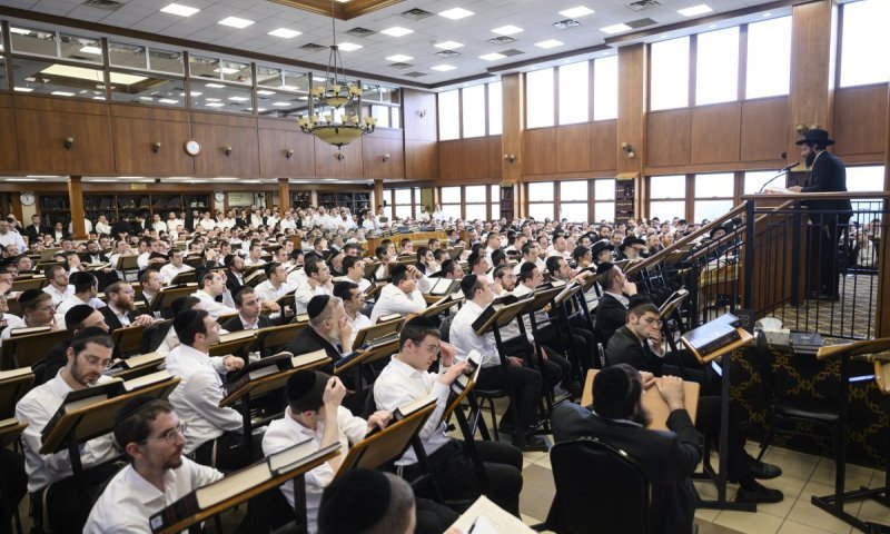 הגלריה המלאה מהשיעור הראשון של הגאון ר' שניאור קוטלר בלייקווד