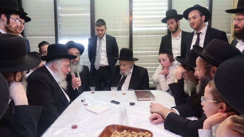 באדיבות המצלם