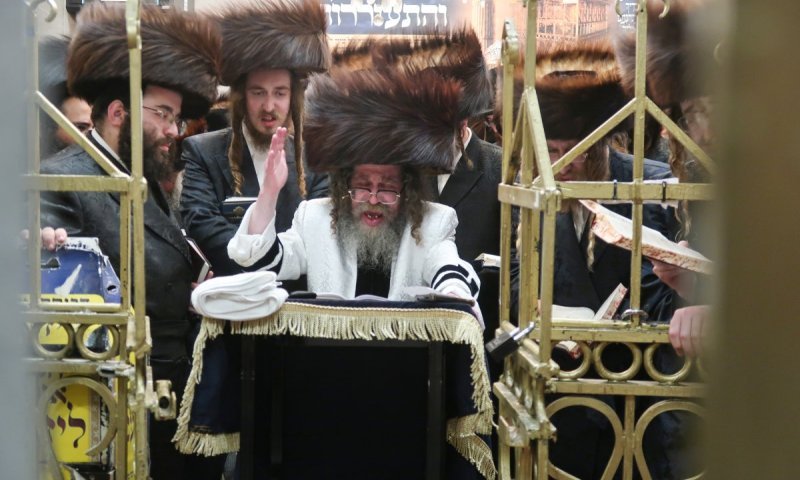 מסע "יזכור אהבתם": האדמו"ר מקרעטשניף סיגעט בקברי אבות באירופה