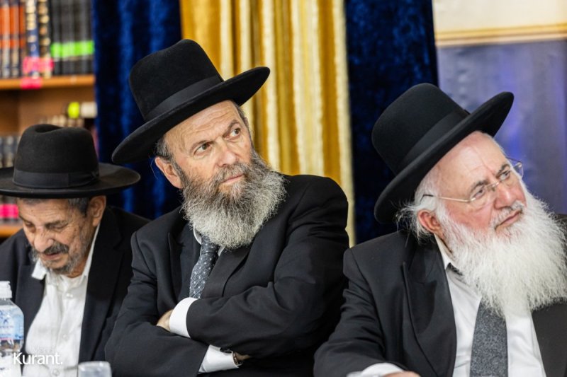 מענדי קורנט