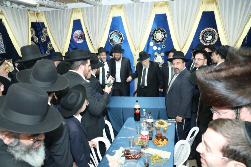 באדיבות המצלם