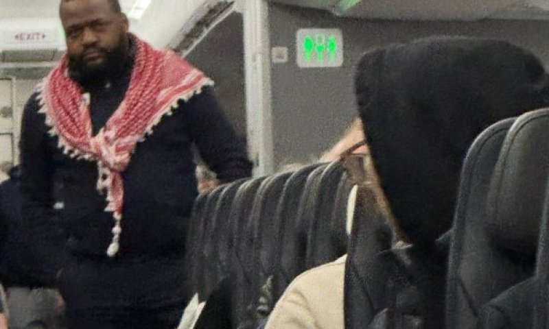 "קר לי" ב-25 מעלות: התשובה ההזויה של הדייל שעטה כאפייה והטריף את הנוסעים