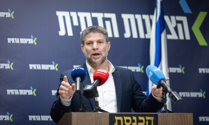 סמוטריץ מציב תנאי לחרדים: "מי שלא לומד תורה, צריך להתגייס"