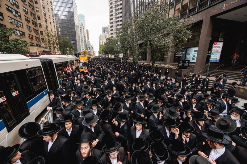 האחים לאנטשעווסקי, אברומי בלום, ד. ה. כרם, אייזיק. י, Clear shot