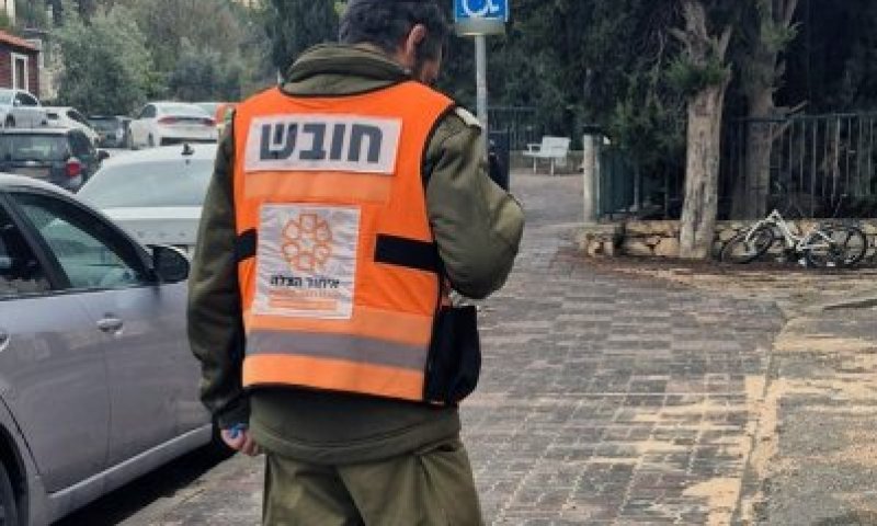 בדרכה למרחב מוגן: בת 12 נפלה ממיטת קומתיים, מצבה קשה