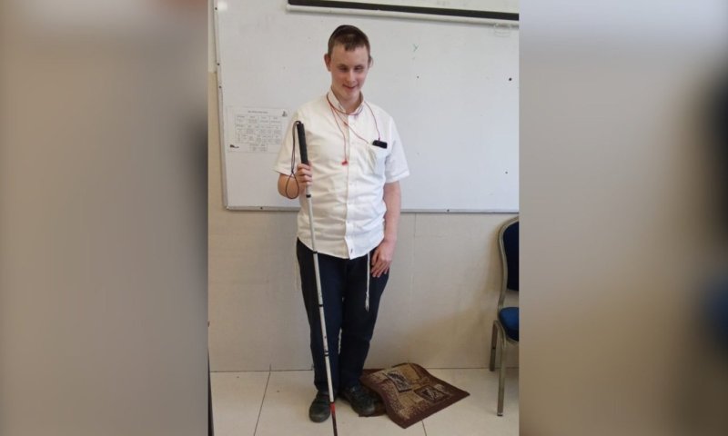 הקים מיזם תורני: צעיר חרדי עיוור ויתר על&nbsp;ניתוח שיחזיר את מאור עיניו