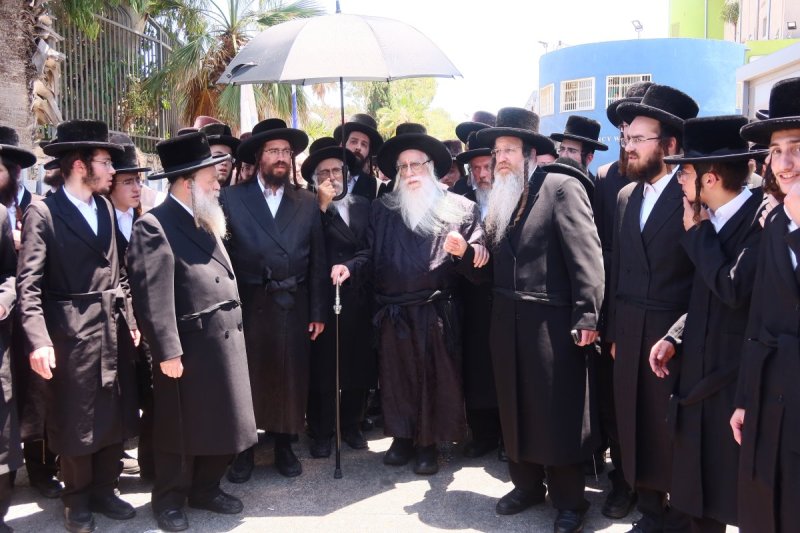 באדיבות המצלם